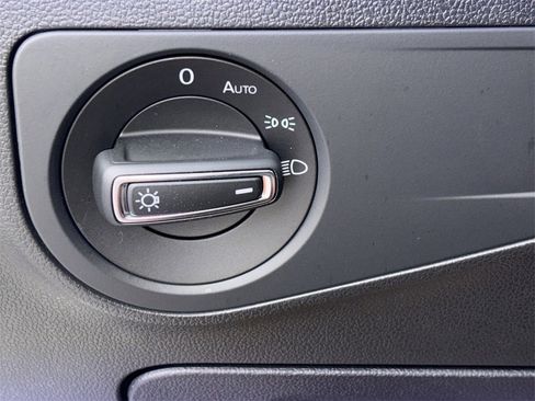 Used 2022 Volkswagen Tiguan SE R-Line image 17