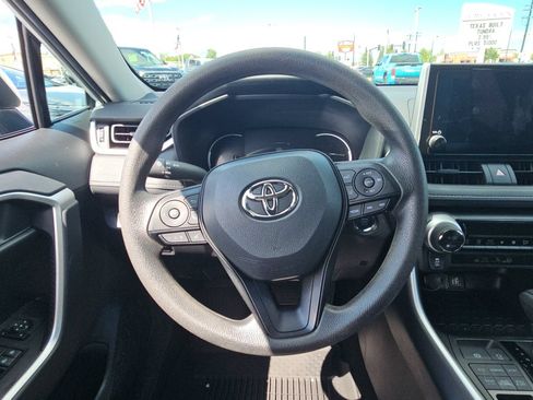 Used 2025 Toyota RAV4 XLE AWD/4WD image 10
