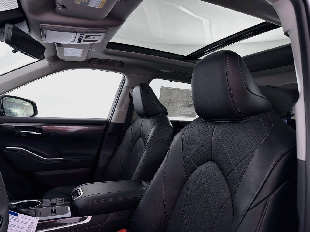 New 2026 Toyota Highlander Platinum AWD/4WD image 14