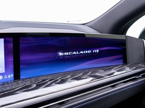 New 2026 Cadillac Escalade IQ Sport 1 w/ LPO, ONYX Package AWD/4WD image 28