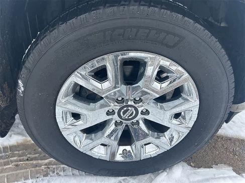 Used 2021 Nissan Titan SL w/ Moonroof Package image 9