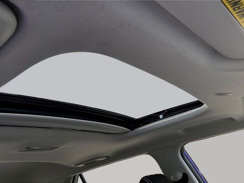 Used 2025 Hyundai Venue SEL FWD image 27