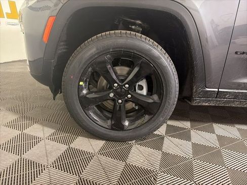 New 2026 Jeep Grand Cherokee Limited w/ Limited Altitude Package AWD/4WD image 36