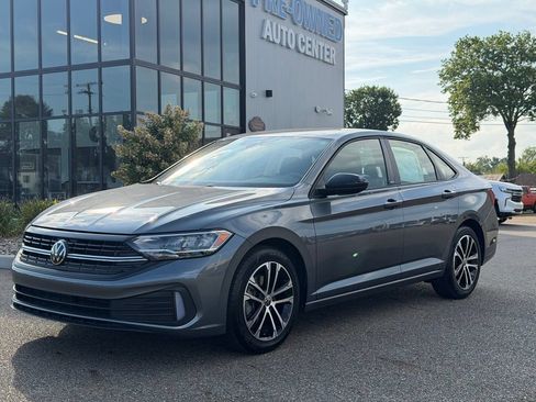Used 2023 Volkswagen Jetta Sport FWD image 1