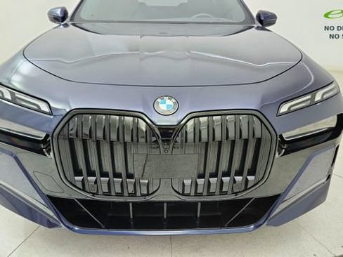 Used 2023 BMW 760i xDrive AWD/4WD image 8