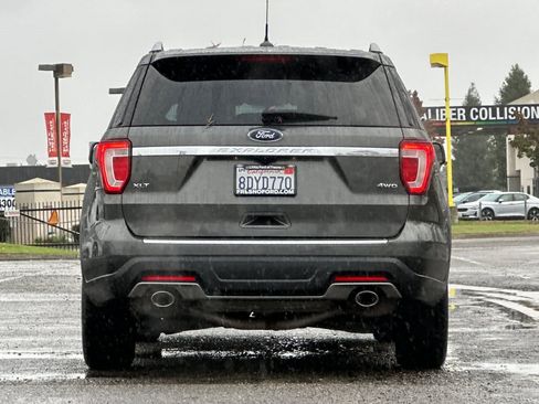 Used 2018 Ford Explorer XLT w/ Equipment Group 202A image 8