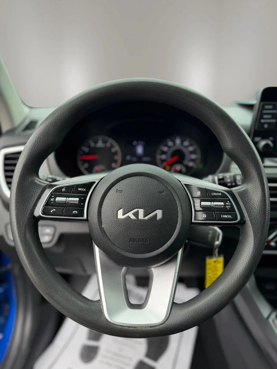 Used 2023 Kia Seltos LX AWD/4WD image 13
