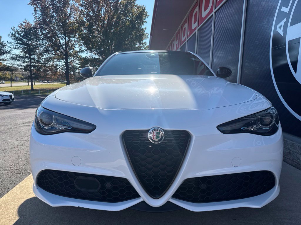 Used 2023 Alfa Romeo Giulia Estrema AWD/4WD image 8
