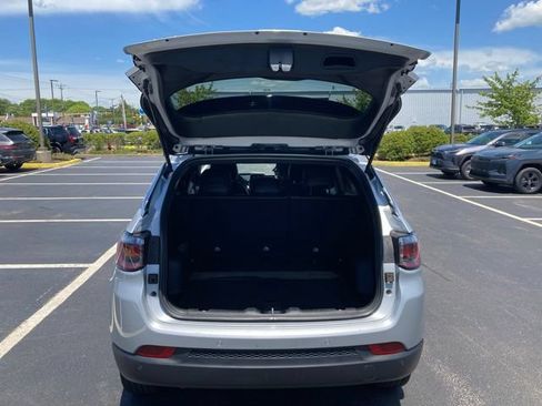 Used 2025 Jeep Compass Limited AWD/4WD image 5