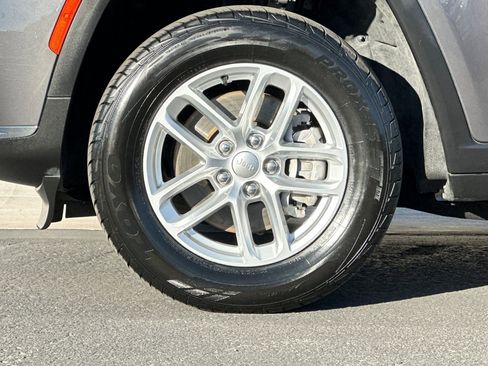 Used 2024 Jeep Grand Cherokee L Laredo image 26