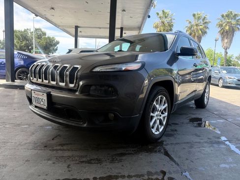 Used 2016 Jeep Cherokee Latitude w/ Safety/Convenience Group FWD image 13