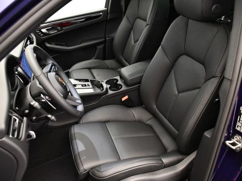 Certified 2026 Porsche Macan AWD/4WD image 41