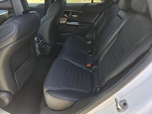 Used 2024 Mercedes-Benz GLC 300 4MATIC image 23