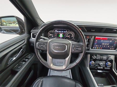 Used 2021 GMC Yukon Denali w/ Denali Premium Package image 12