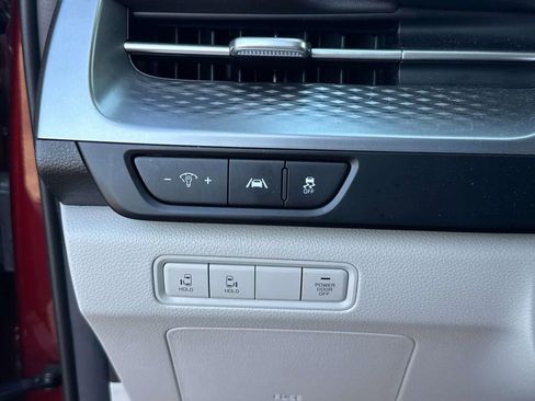 Used 2024 Kia Carnival LX FWD image 27