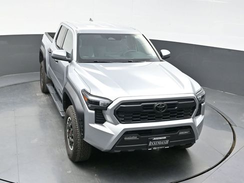 Used 2024 Toyota Tacoma TRD Off-Road image 32