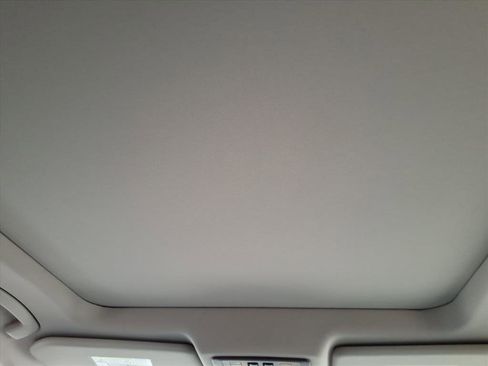 Used 2023 Nissan Rogue SL w/ SL Premium Package image 11