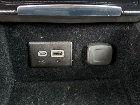 Used 2024 Cadillac XT4 Premium Luxury image 21