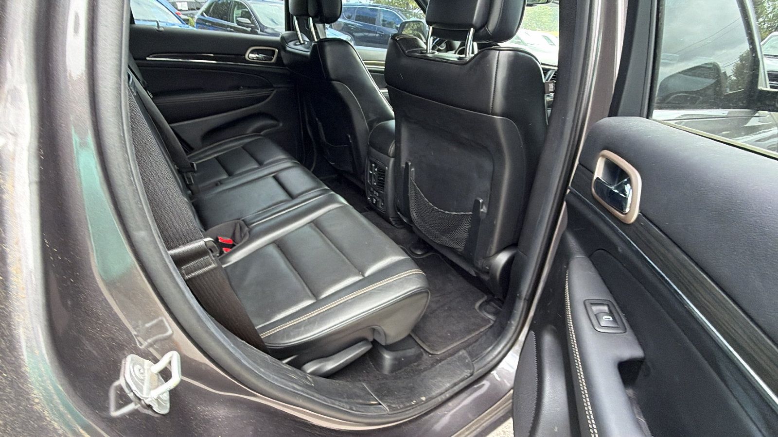 Used 2014 Jeep Grand Cherokee Overland w/ Advanced Technology Group RWD image 22