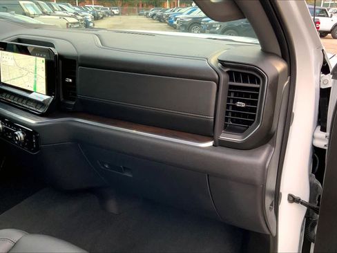 Used 2025 GMC Sierra 1500 SLT image 18