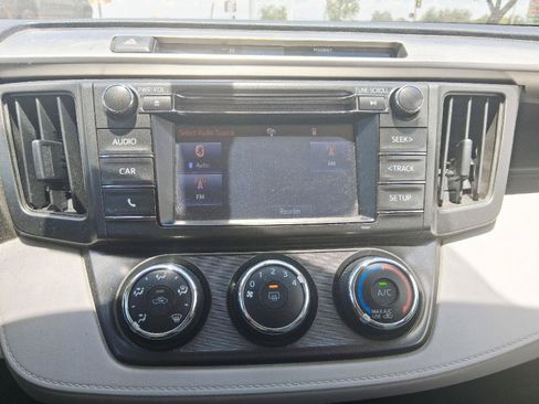 Used 2015 Toyota RAV4 LE FWD image 25