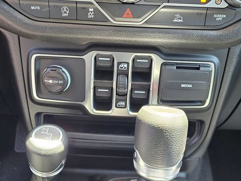 New 2026 Jeep Gladiator Sport AWD/4WD image 14
