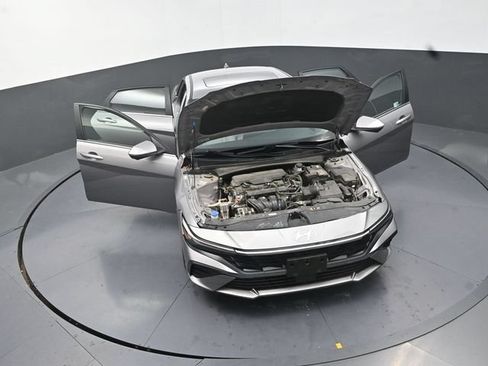 Used 2024 Hyundai Elantra Limited FWD image 40