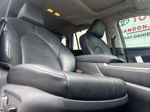 Used 2021 Toyota Highlander XLE image 27