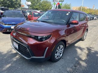 Used 2023 Kia Soul LX image 1