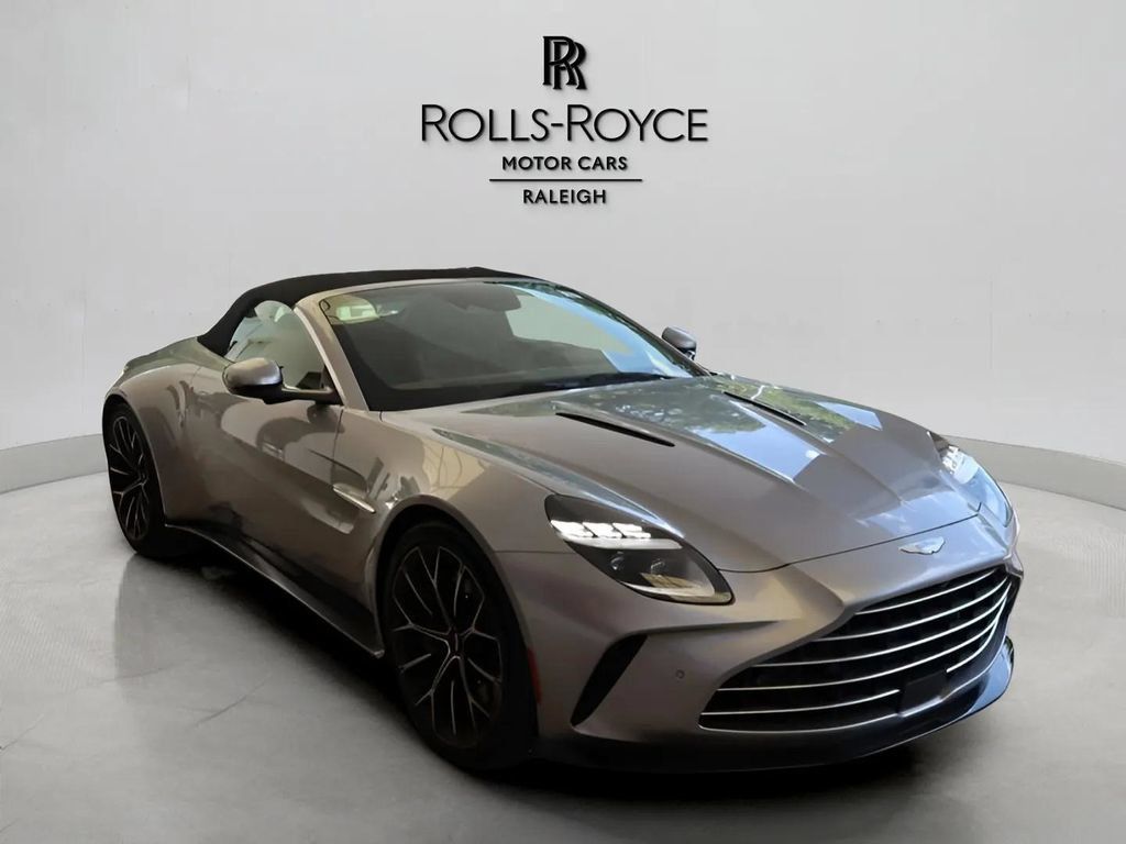 Used 2026 Aston Martin V8 Vantage Convertible RWD image 4