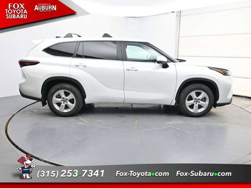 Used 2025 Toyota Highlander LE image 14