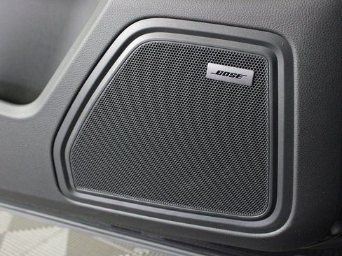 Certified 2025 Porsche Macan AWD/4WD image 16