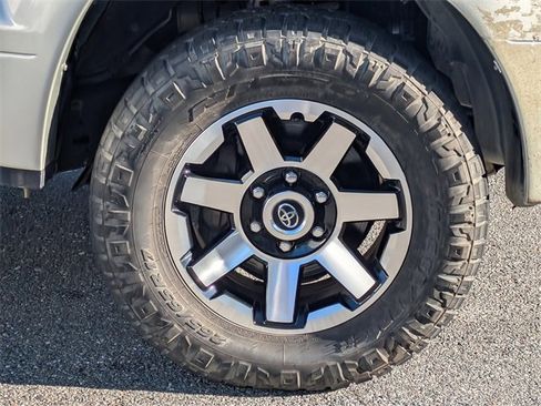 Used 2003 Lexus GX 470 image 9