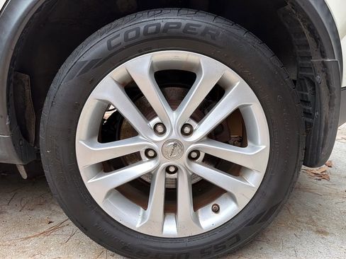 Used 2014 Nissan Juke S image 21