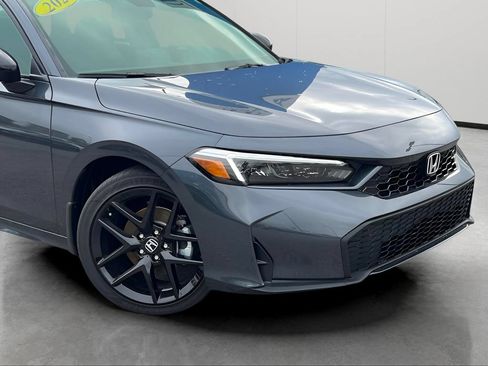 Used 2025 Honda Civic Sport Touring image 2