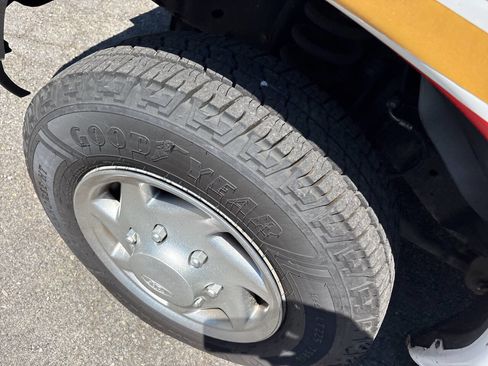 Used 2009 Ford E-350 and Econoline 350 XLT image 14