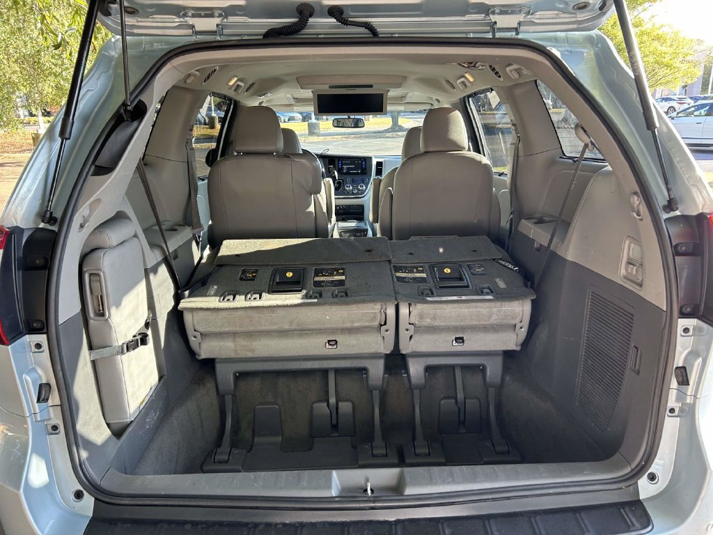 Used 2016 Toyota Sienna XLE Premium FWD image 8