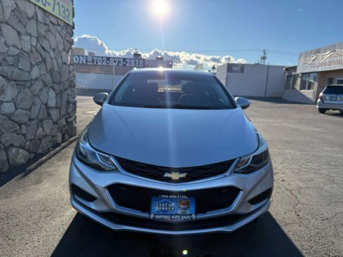 Used 2018 Chevrolet Cruze LT w/ Convenience Package image 5