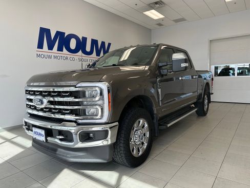 Used 2023 Ford F350 Lariat w/ Chrome Package AWD/4WD image 2