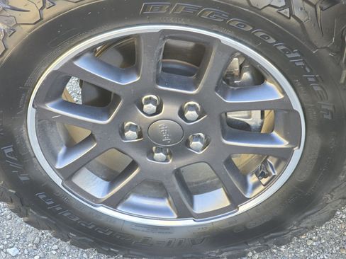 Used 2018 Jeep Wrangler Unlimited Sahara image 30