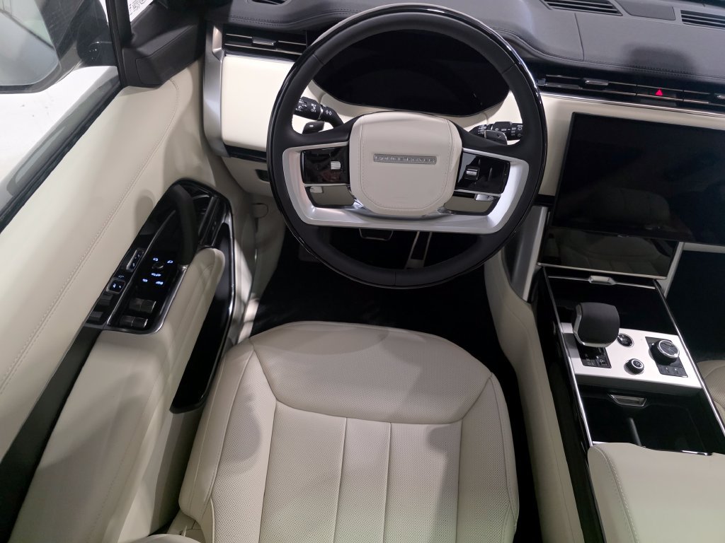 New 2027 Land Rover Range Rover Long Wheelbase SE AWD/4WD image 16