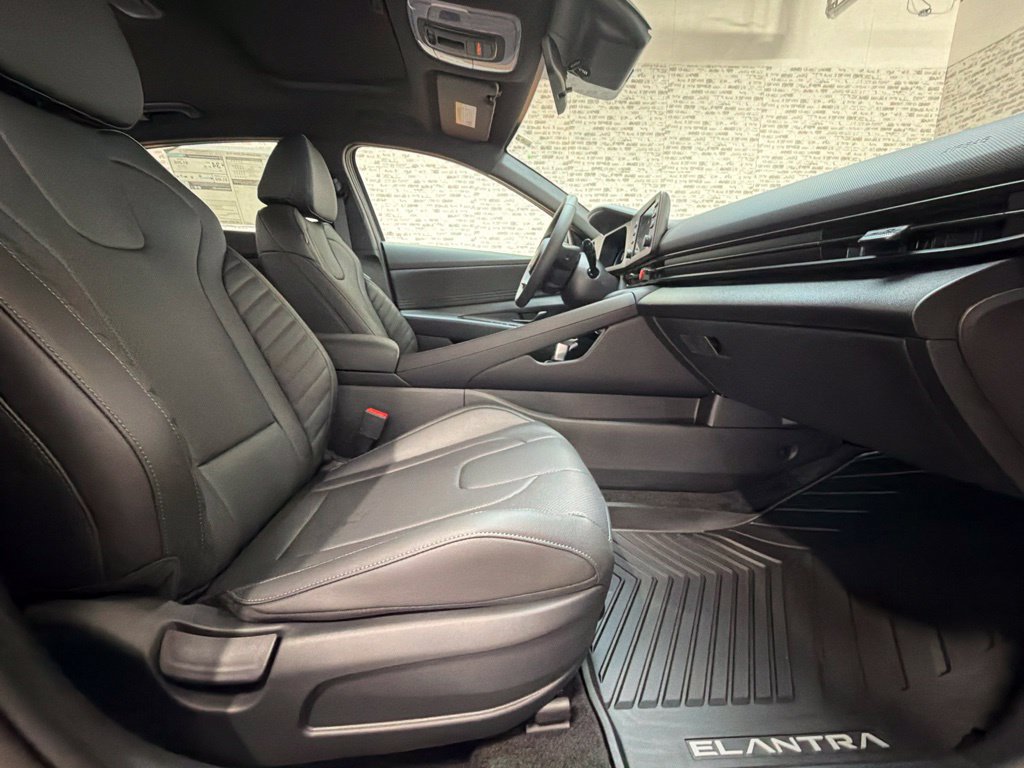 New 2026 Hyundai Elantra SEL Sport FWD image 11