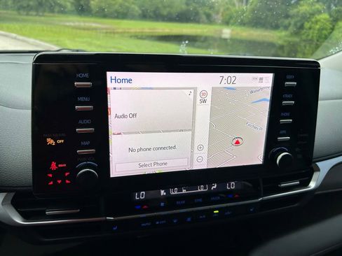 Used 2021 Toyota Sienna XLE w/ XLE Plus Package FWD image 25