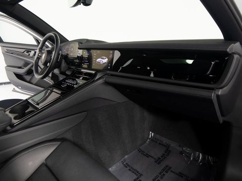 Certified 2025 Porsche Panamera 4 image 29