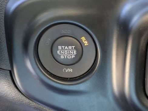 Used 2022 Jeep Gladiator Sport image 19