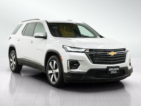 Used 2023 Chevrolet Traverse LT w/ LT Premium Package AWD/4WD image 7