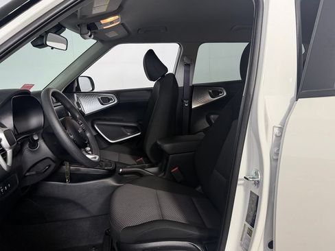 Used 2025 Kia Soul FWD image 23