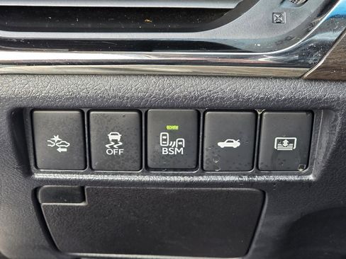 Used 2018 Toyota Avalon Limited image 13