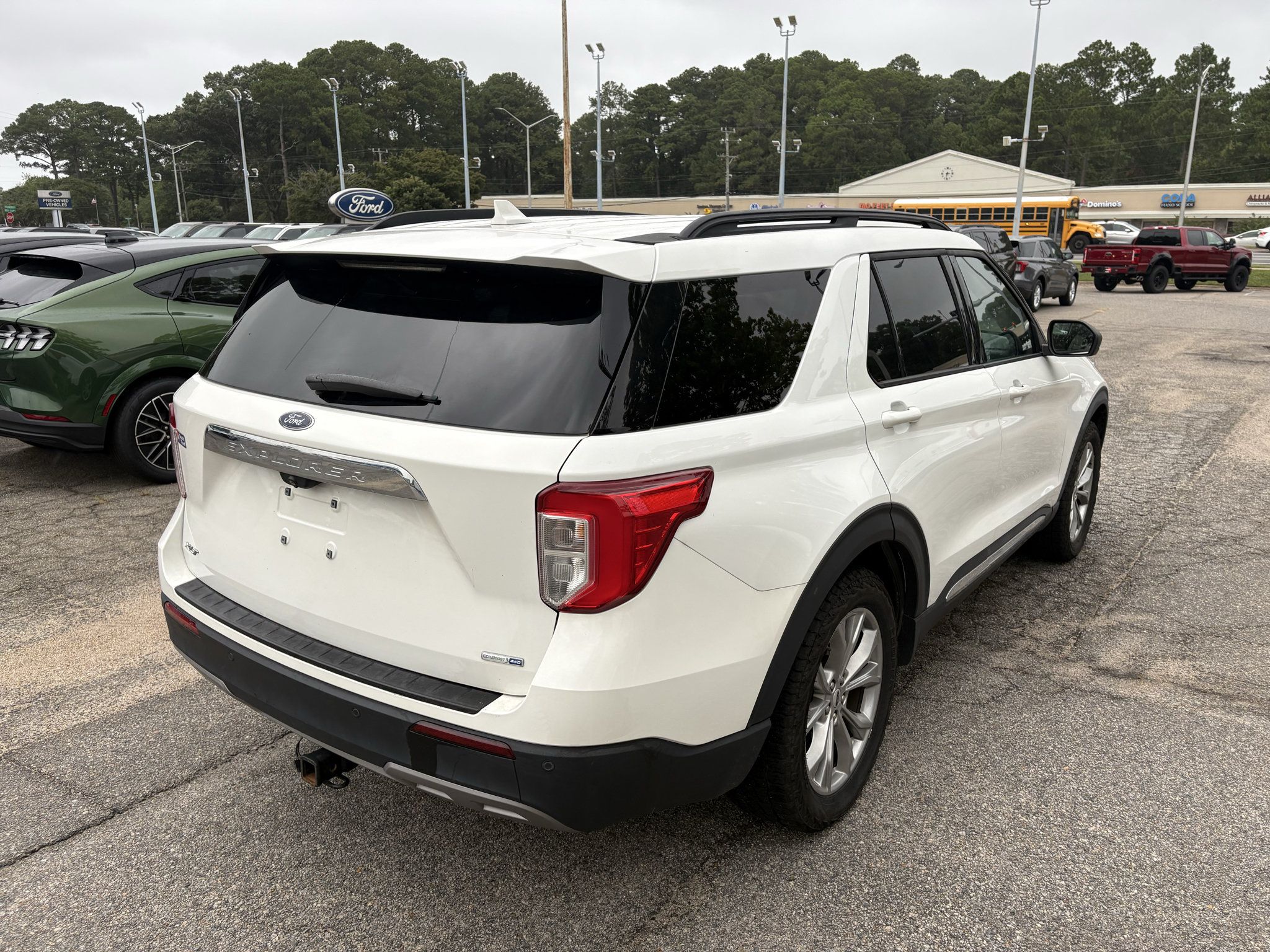 Used 2020 Ford Explorer XLT w/ Equipment Group 202A AWD/4WD image 5
