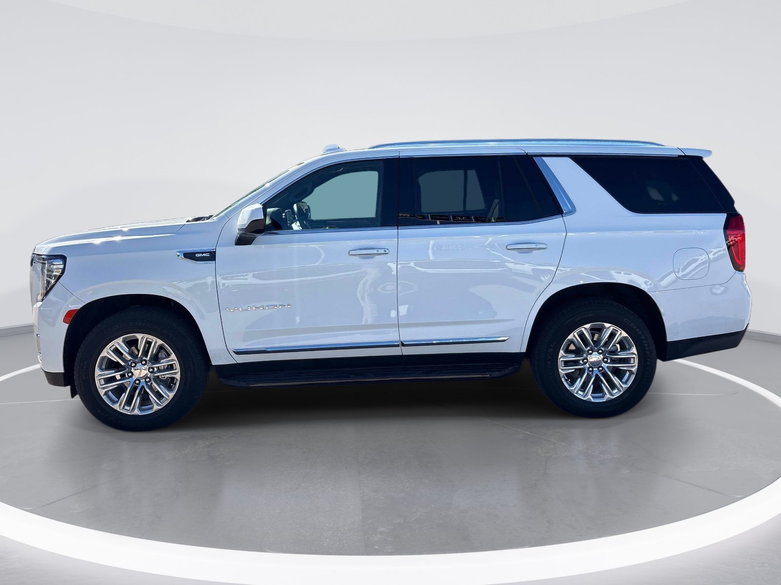Used 2024 GMC Yukon SLT w/ Max Trailering Package AWD/4WD image 5